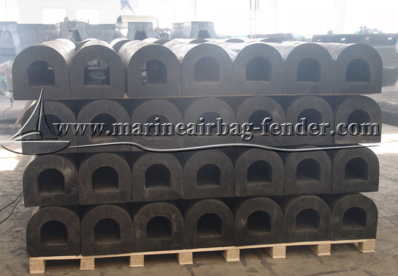 สีดํา D ยาง Fenders ขนาดที่กําหนดเอง Marine Extruded Fenders