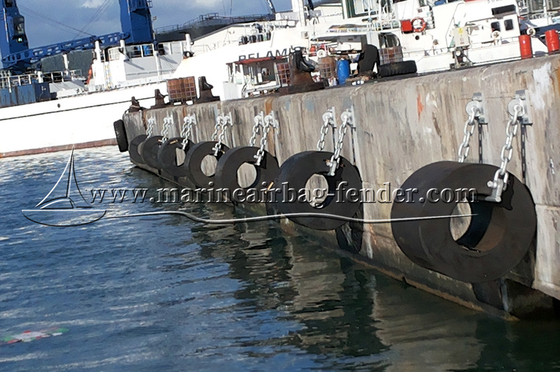 การติดตั้งกระบอกเรือยาง Fender bolted สําหรับนอกทะเล
