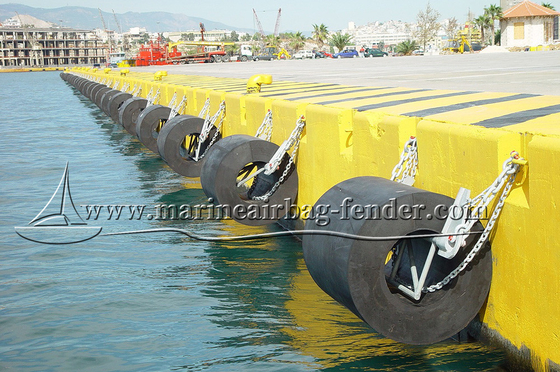 เรือเปิดเรือ เรือยาง Fender สีดําพร้อมอุปกรณ์เสริมทั้งหมด
