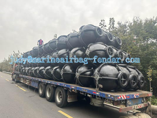 ความยืดหยุ่นสูง Fender ยาง inflatable ทะเลสําหรับการใช้งานนอกทะเล การทํางานง่าย